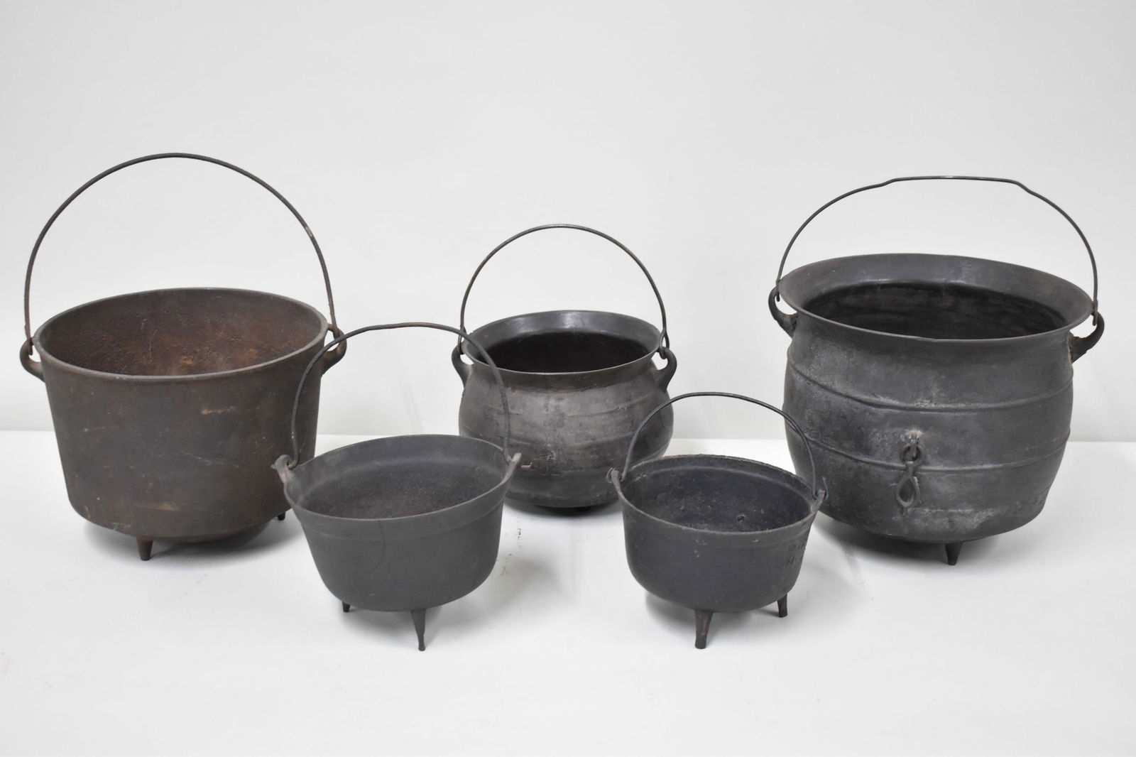 Five Assorted Cast Iron Cooking Pots (1 of 8)
