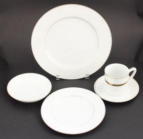 Group of Horizon "Boca" Dinnerware