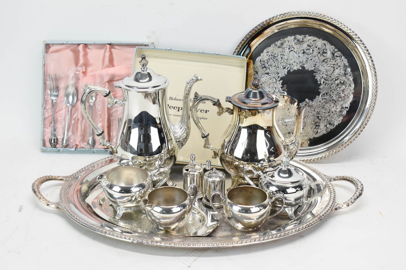 Group of Assorted Silverplate Table Articles (1 of 8)
