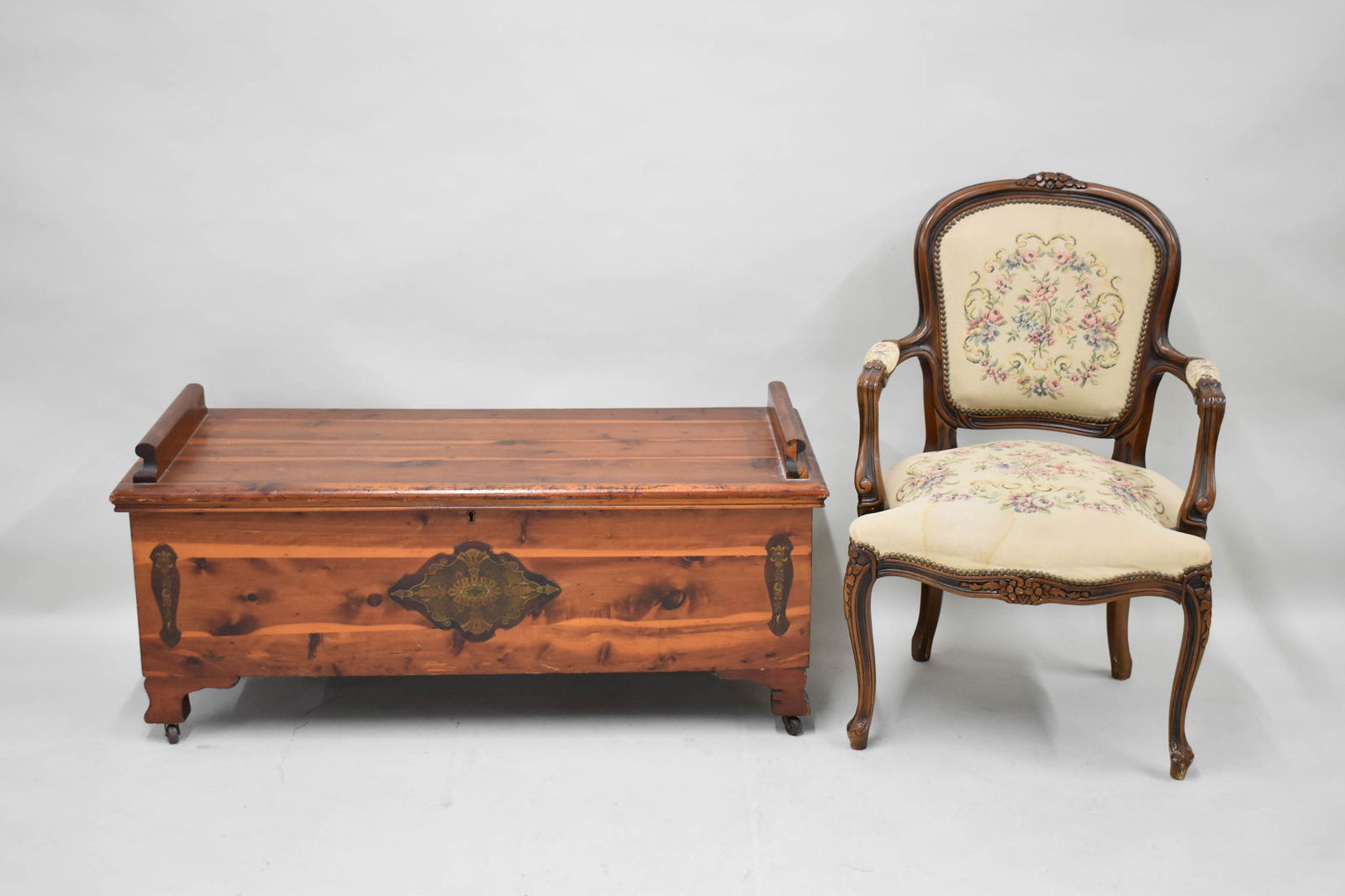 Vintage Lane Cedar Blanket Chest (1 of 11)