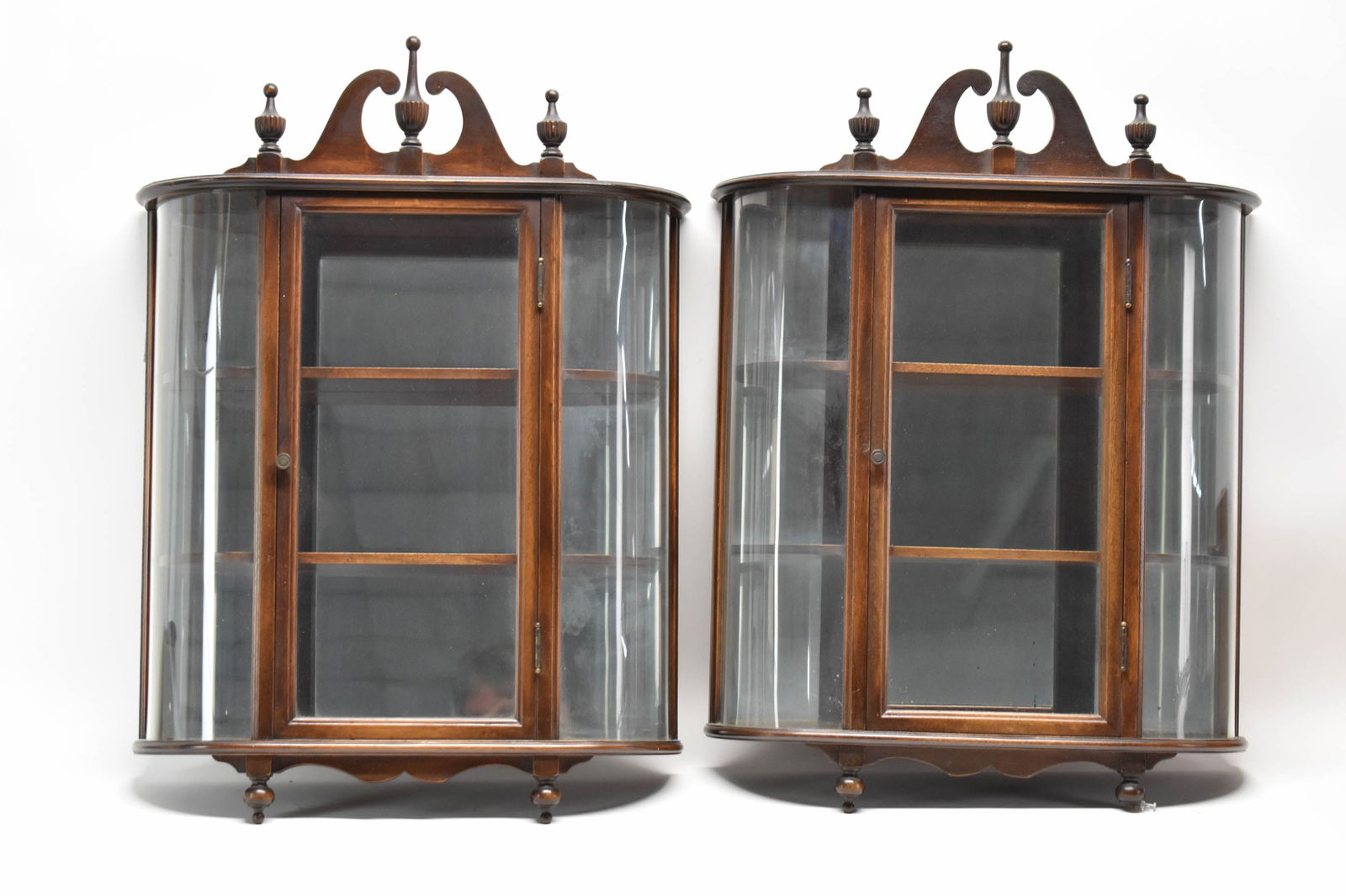 Pair of Mahogany Mirrored Back Hanging Curio Cabinets (1 of 11)