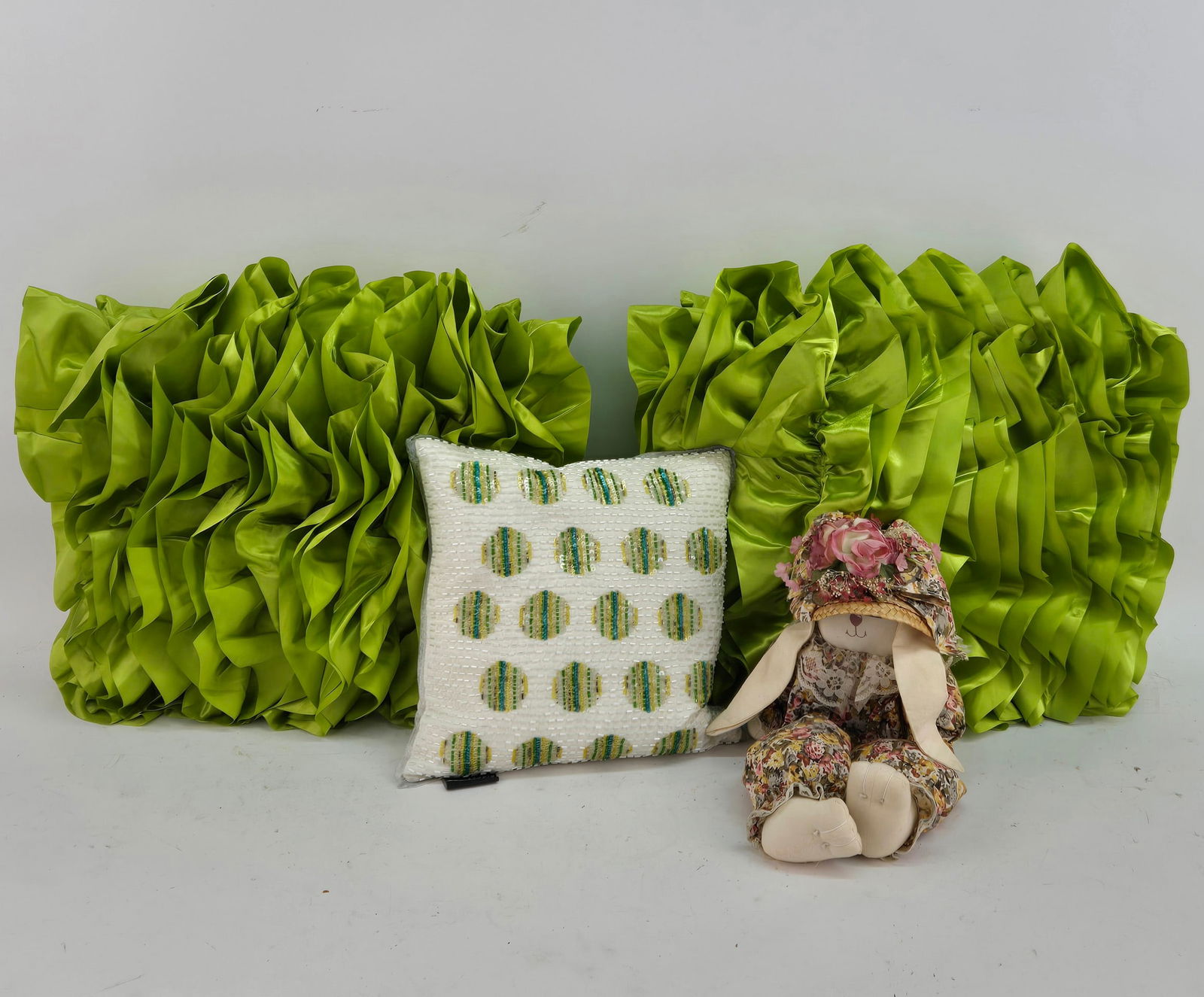 Group of Assorted Decorative Easter Items (1 of 9)