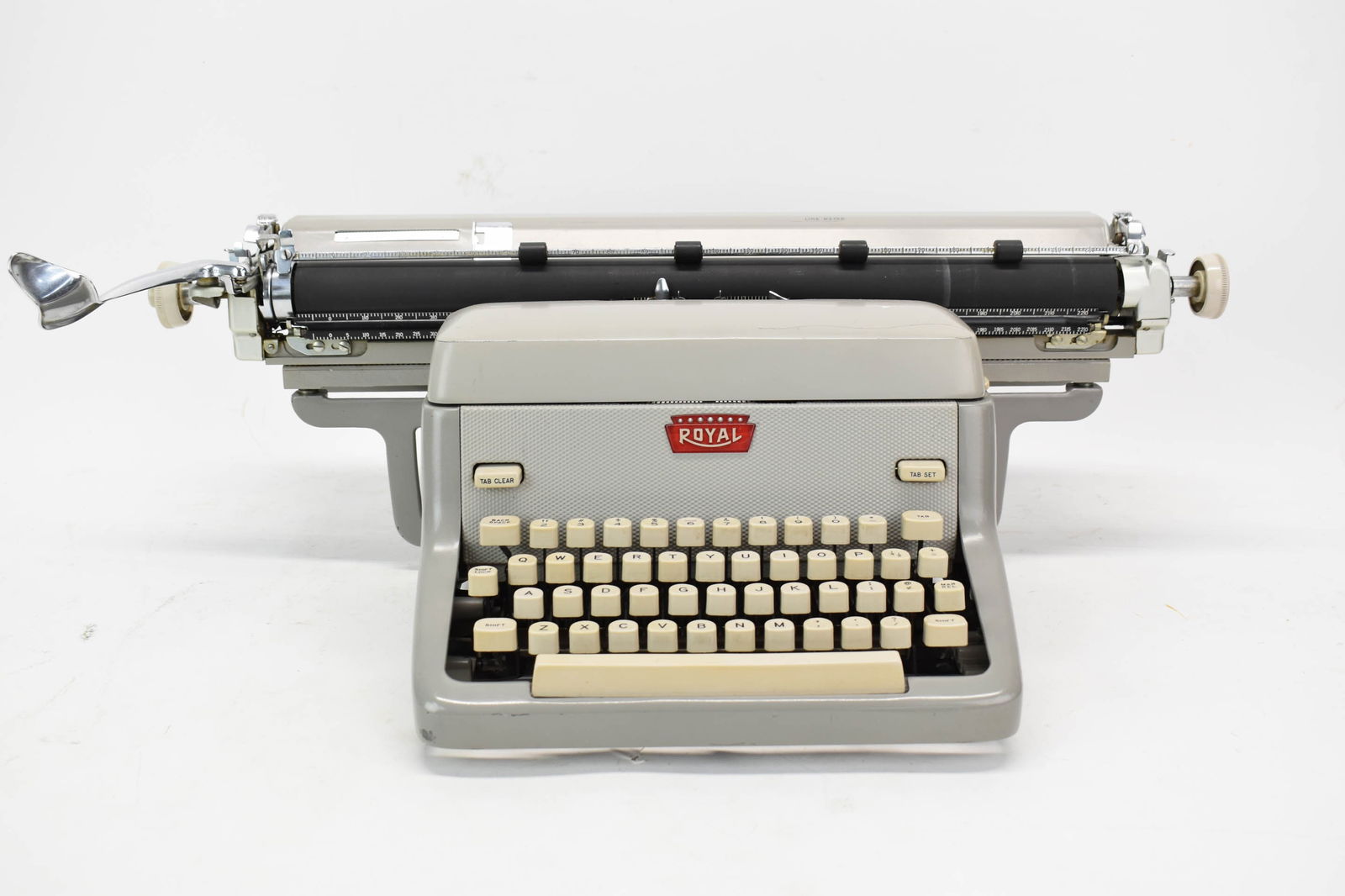 Vintage Royal Manual Typewriter Model FP (1 of 7)