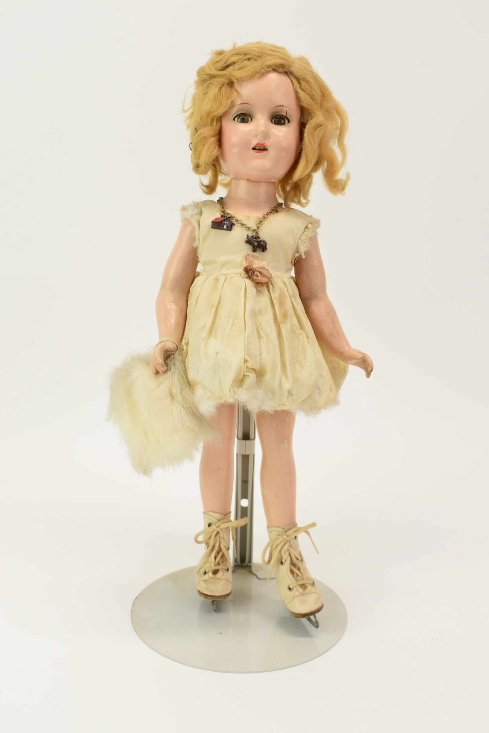 Madame Alexander Sonja Henie Doll on Ice Skates: Madame Alexander Sonja Henie Doll on Ice SkatesMadame Alexander Sonja Henie Doll on Ice Skates wearing a silk fur trimmed dress, a charm necklace and holding a fur pouch having blonde bobbed hair, ope