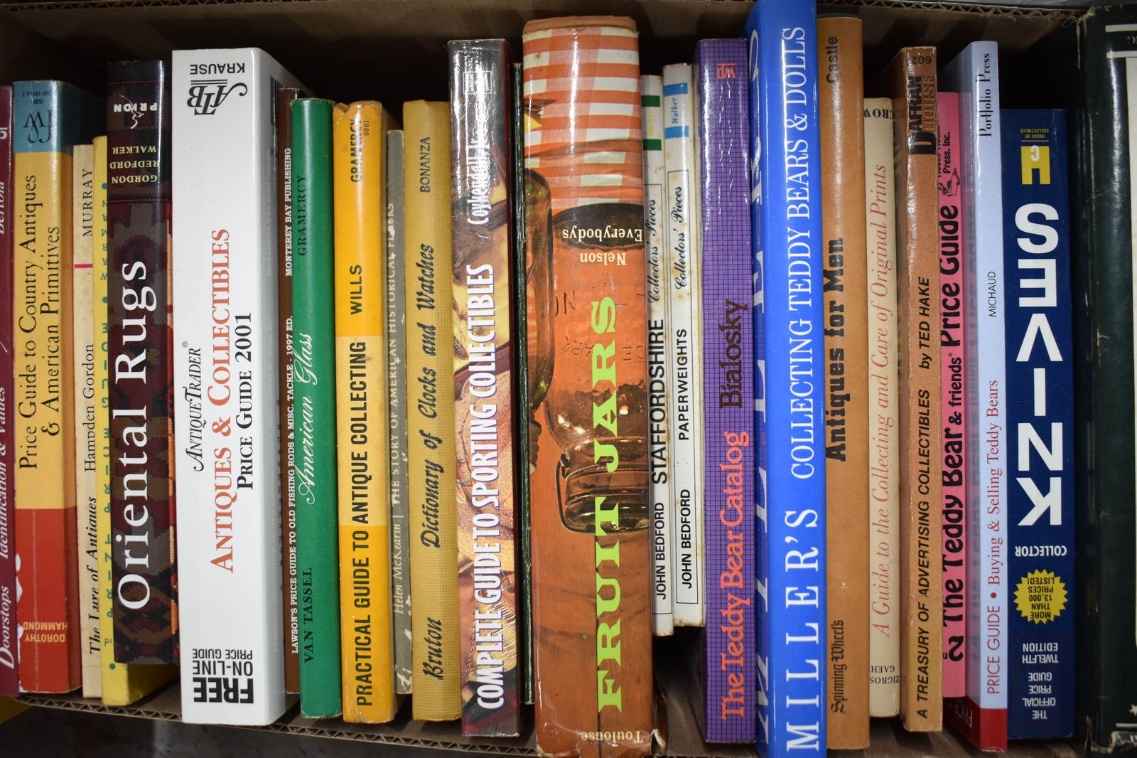 Group of Assorted Books on Antiques and Collecting (1 of 8)