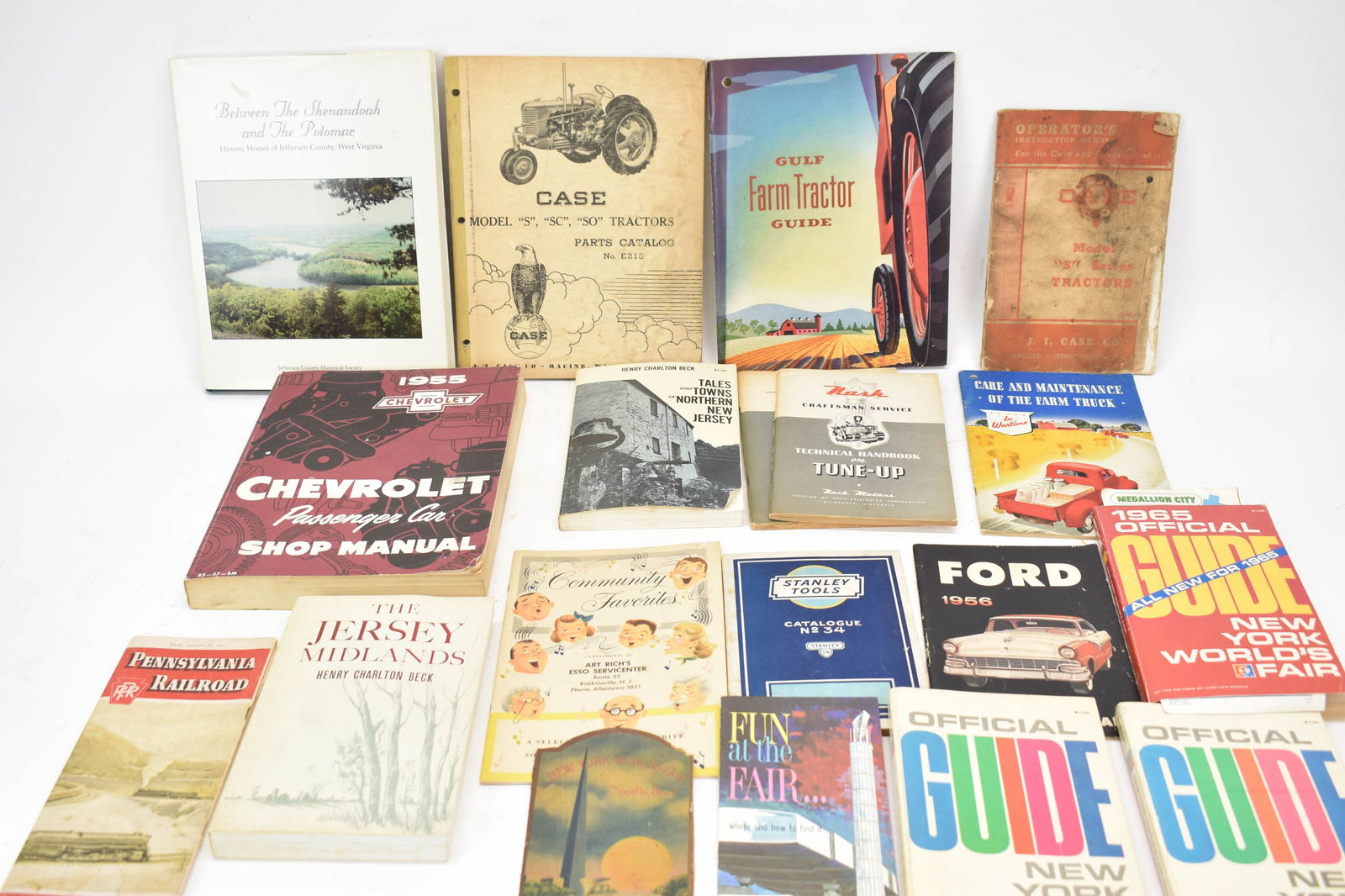 Group of Assorted New York Worlds Fair Memorabilia (1 of 10)