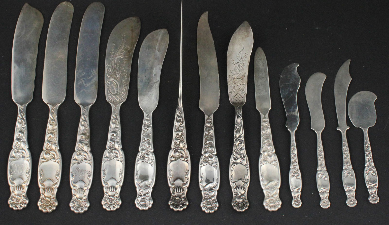 Heraldic Pattern Sterling Silver Knives (1 of 13)
