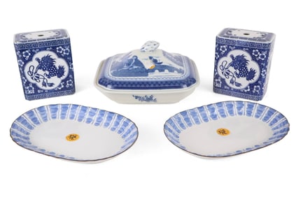 Five Pieces of Chinese Export Porcelain