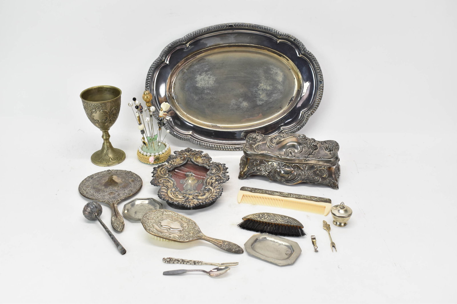 Group of Assorted Silverplated Table and Dresser Articles (1 of 20)