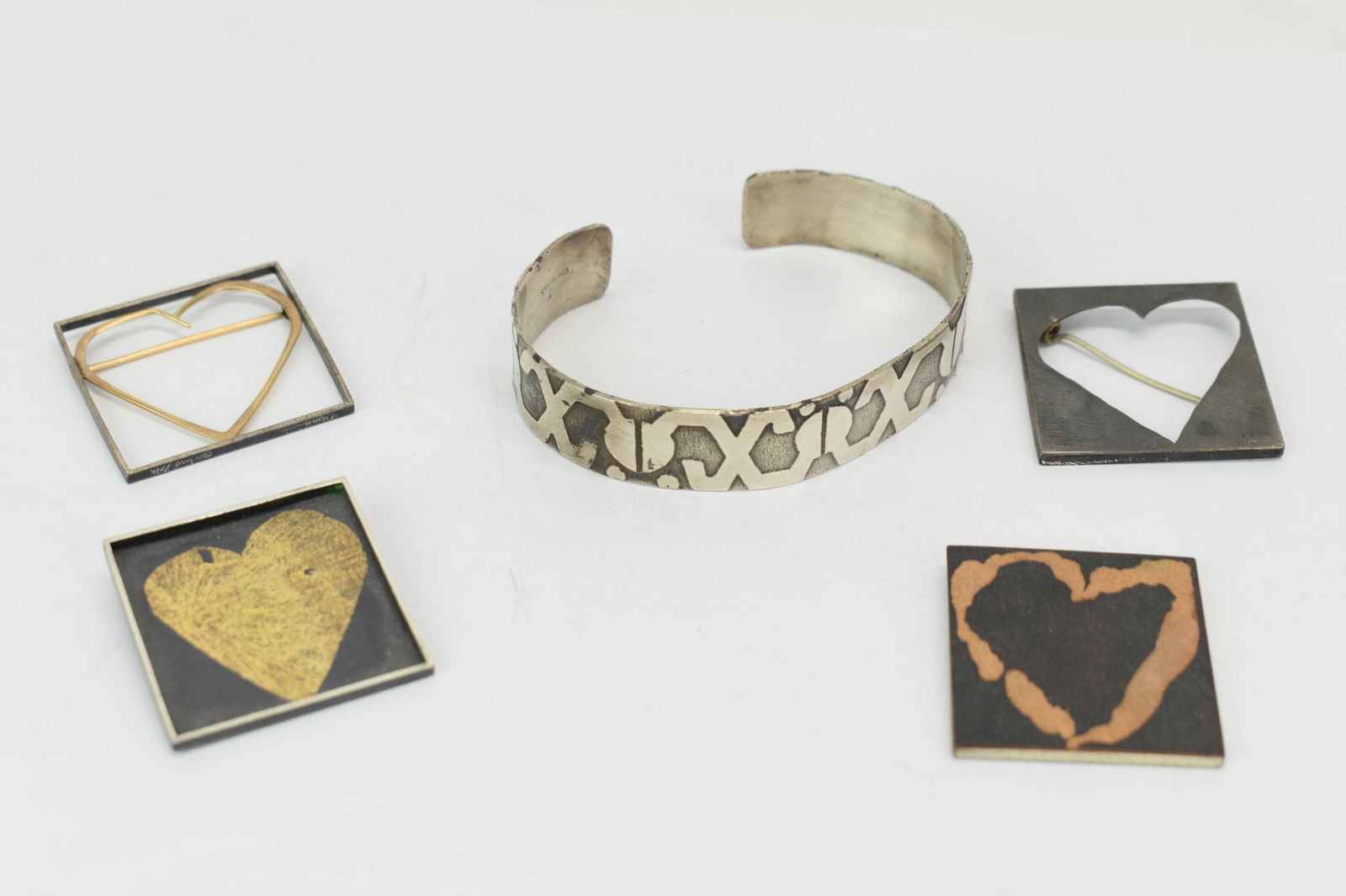 Sterling Silver Fashion Bracelet: Sterling Silver Fashion Bracelet Sterling Silver Fashion Bracelet. Together with four assorted sterling silver heart shaped pins. Used condition, wear, worn. Bracelet size 2 1/2" x 1 7/8