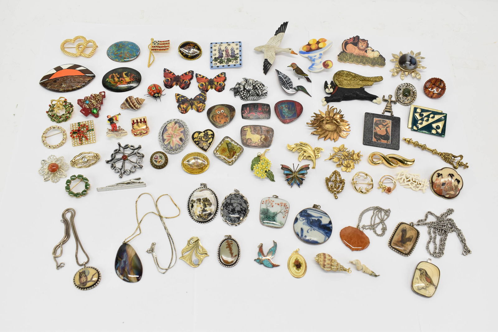 Collection of Costume Pins and Brooches (1 of 18)