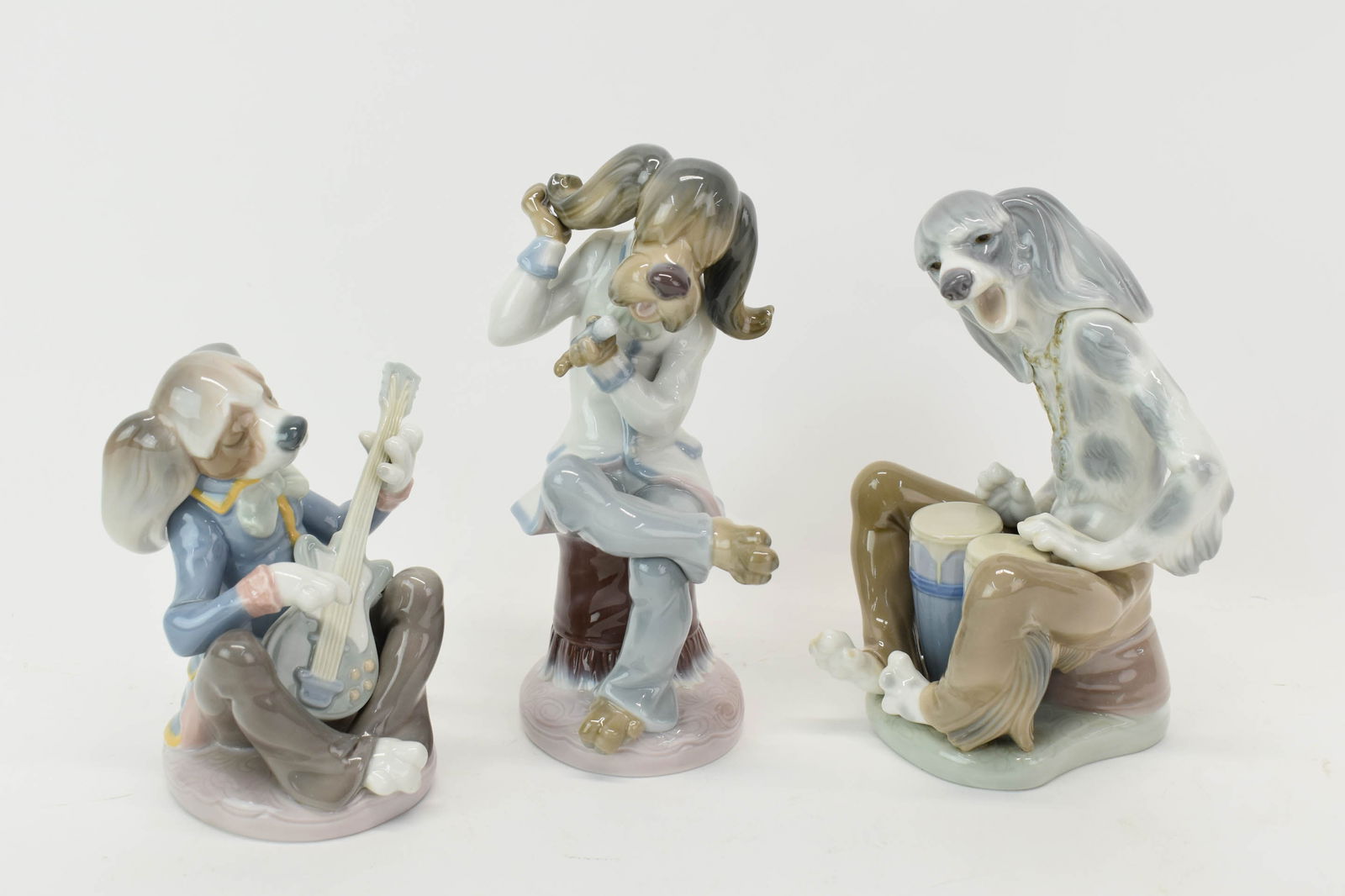 Vintage Lladro Three Piece Dog Band: Vintage Lladro Three Piece Dog Band Vintage Lladro Three Piece Dog Band. Comprising Hound Dog Bongo, Dog Singer and Dog Playing Guitar. Used condition, Singer measures 7 3/4" tall x 4" x 4"
