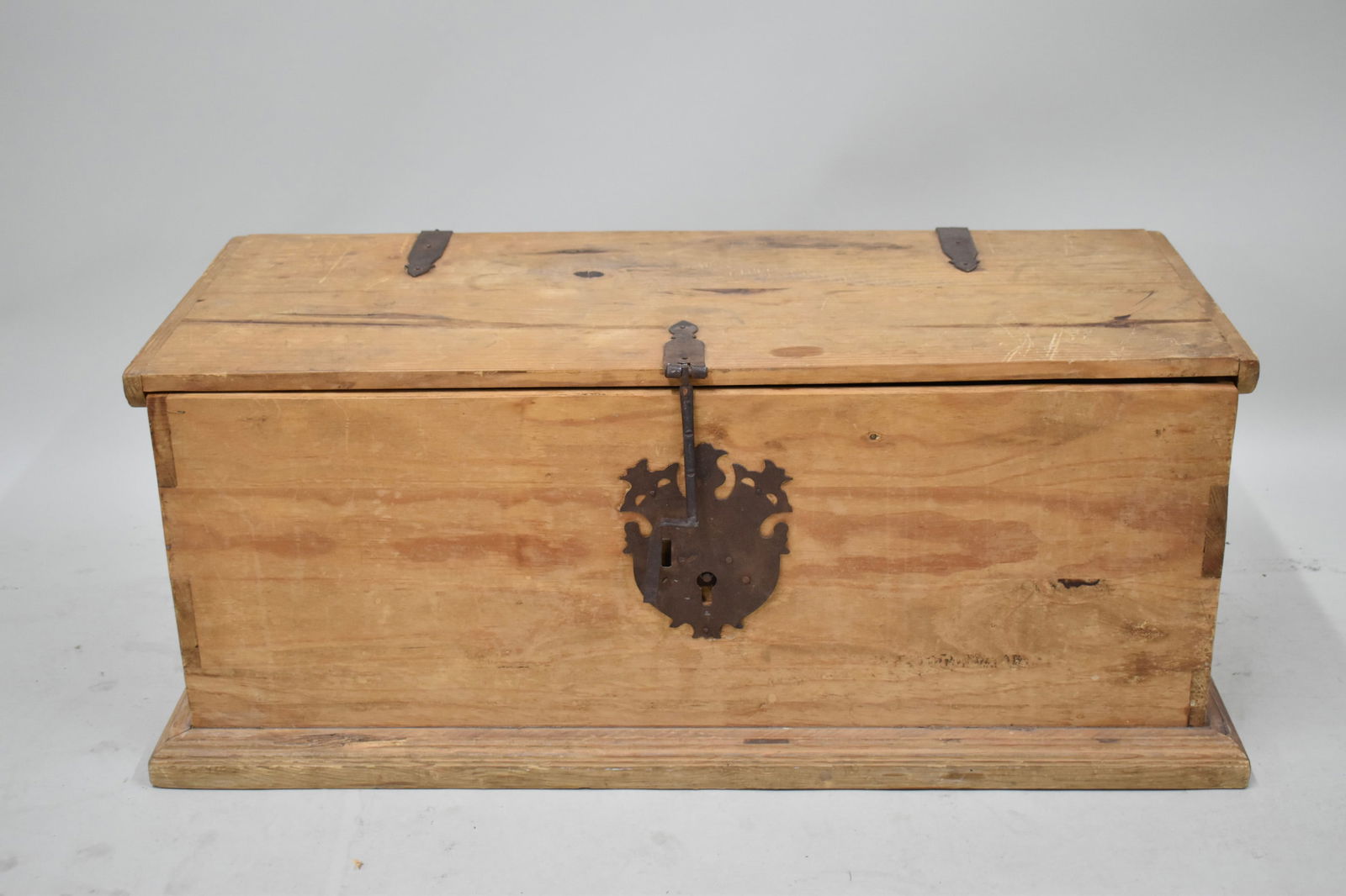 Country Pine Blanket Chest (1 of 6)