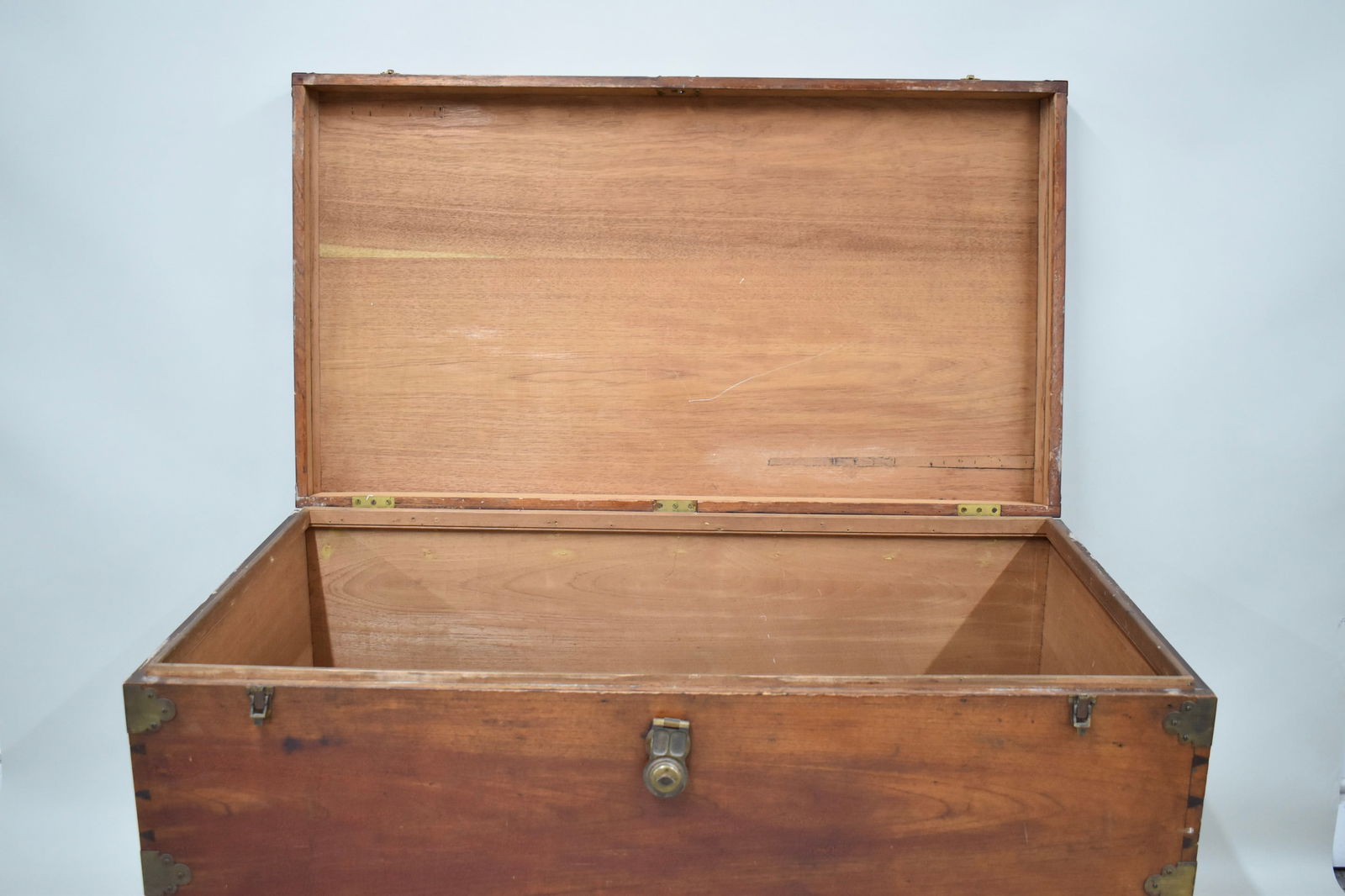 Large Storage Chest - 8