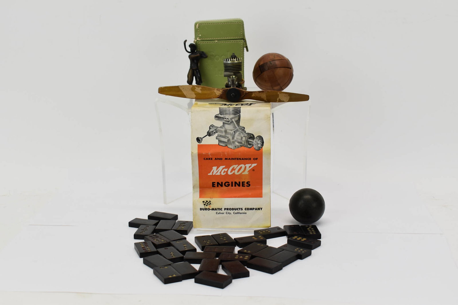 Vintage Group of Assorted Game Items (1 of 10)