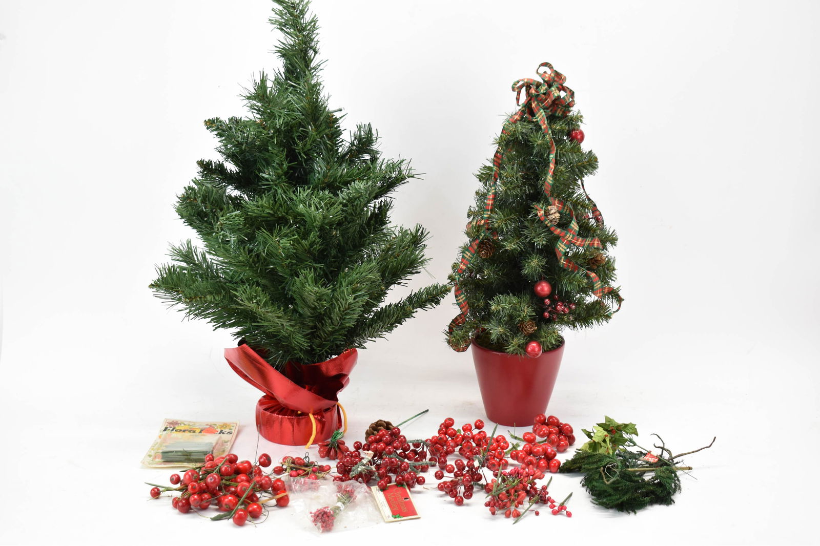 Group of Assorted Christmas Articles (1 of 5)