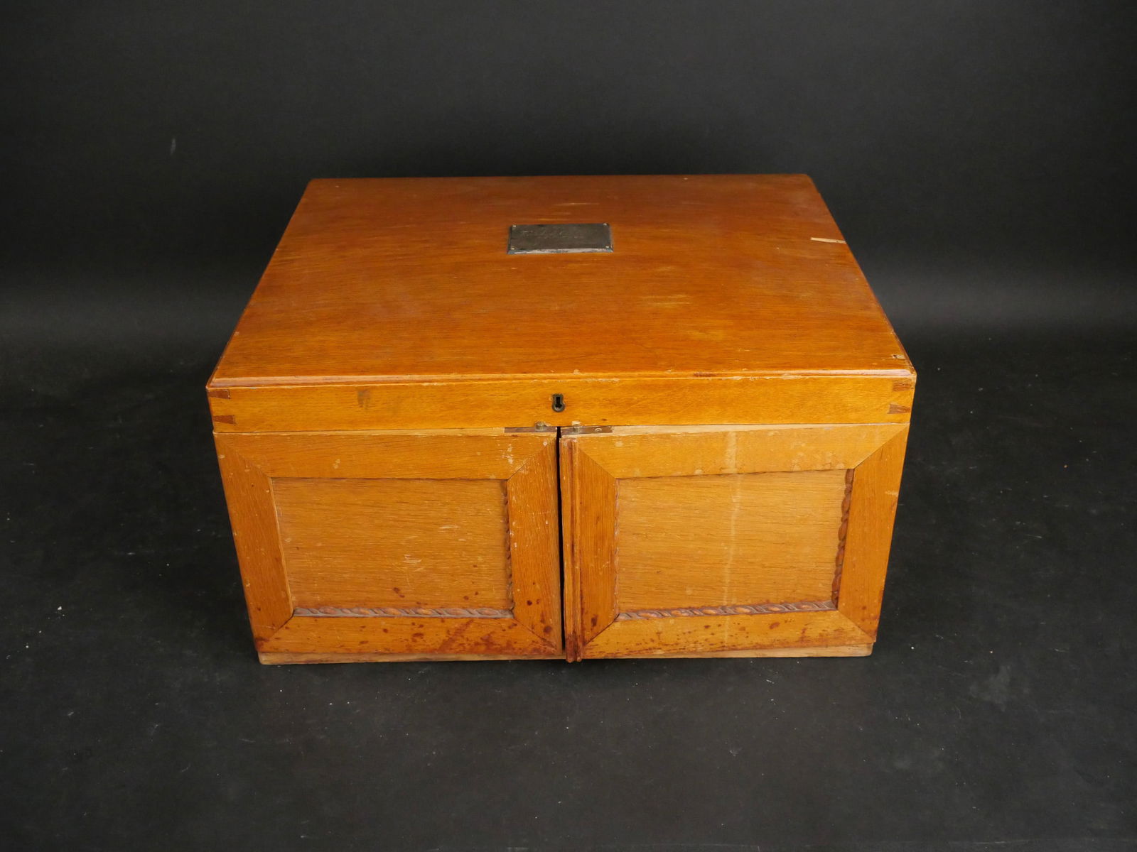 813 Silver Shell Decorated Flatware in a Oak Chest - 11