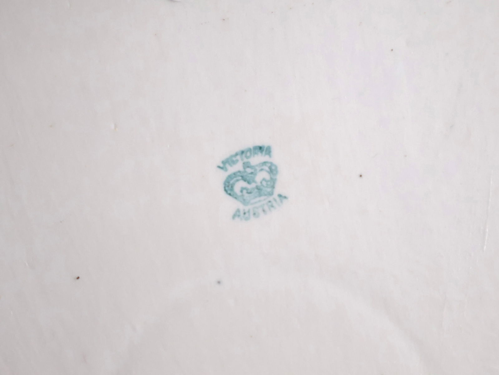 Twenty-Four Whieldon Ware Pheasant Pattern Serving Pieces - 9