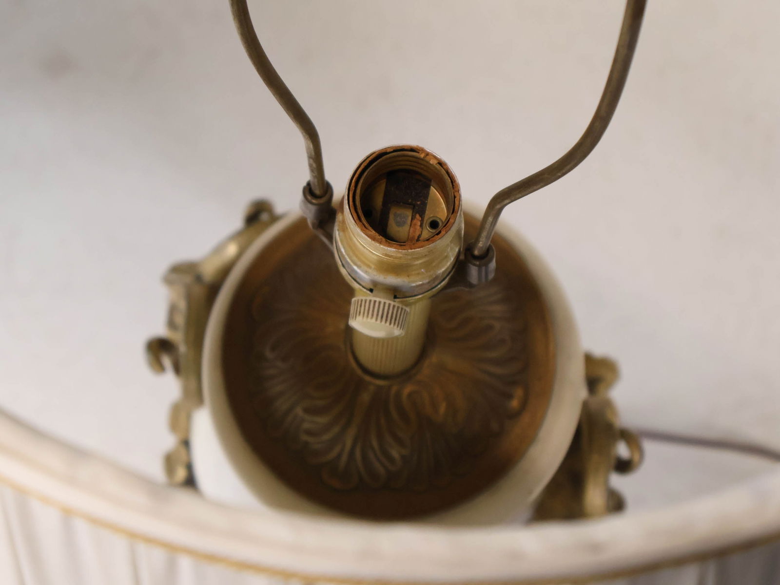 Neoclassical Style Ormolu-Mounted Marble Table Lamp - 12