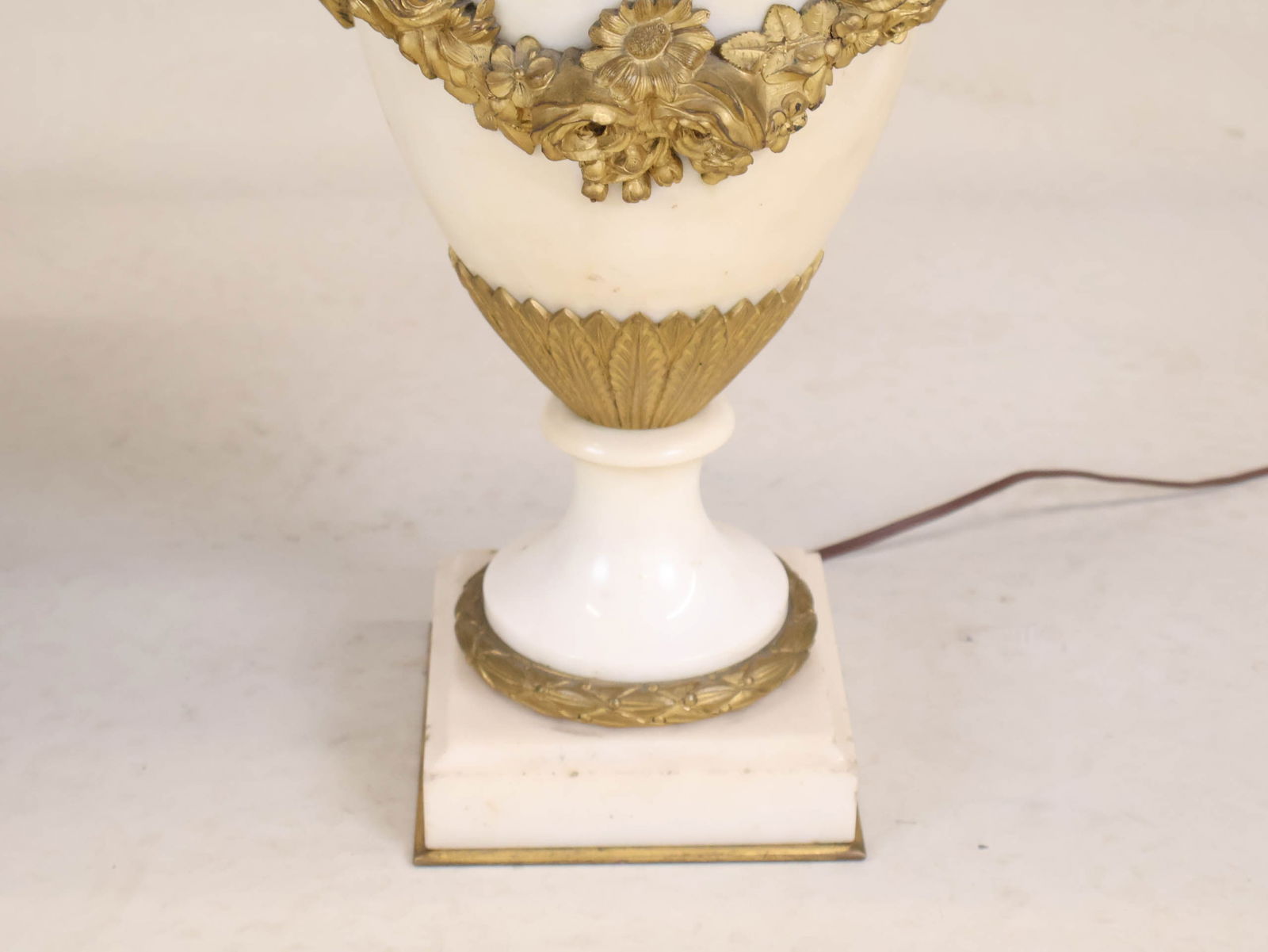 Neoclassical Style Ormolu-Mounted Marble Table Lamp - 7