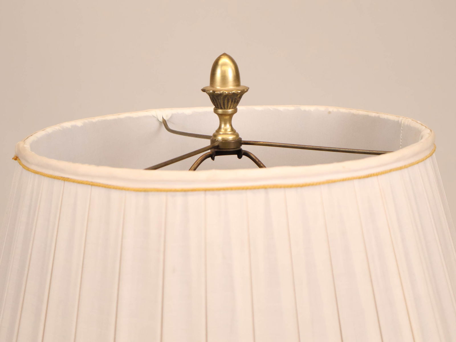 Neoclassical Style Ormolu-Mounted Marble Table Lamp - 9