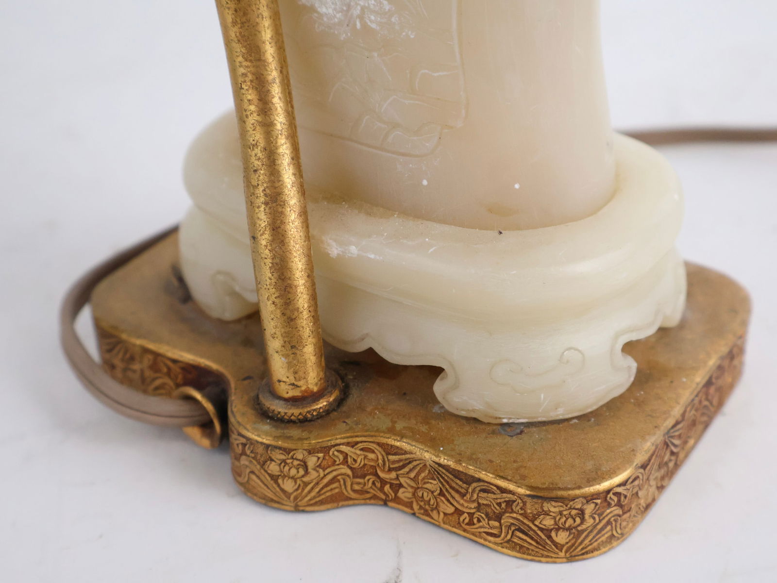 Two Chinese Hardstone Urns - 11