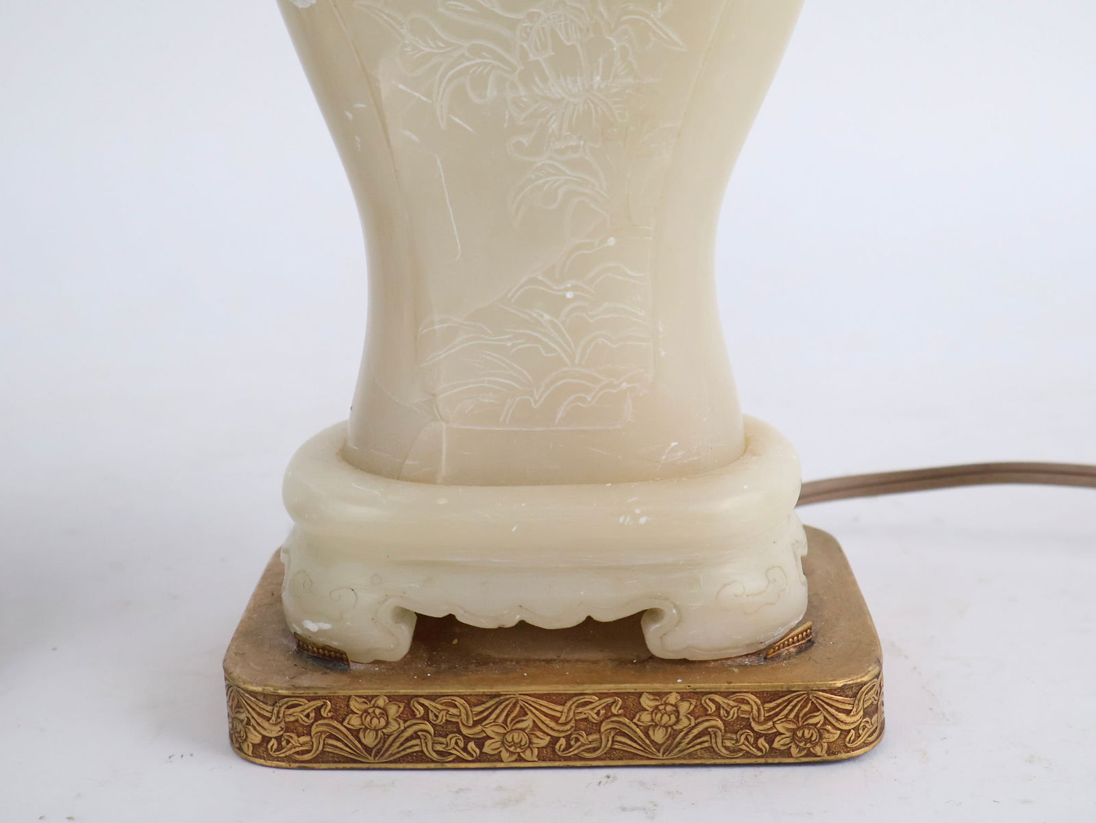 Two Chinese Hardstone Urns - 9