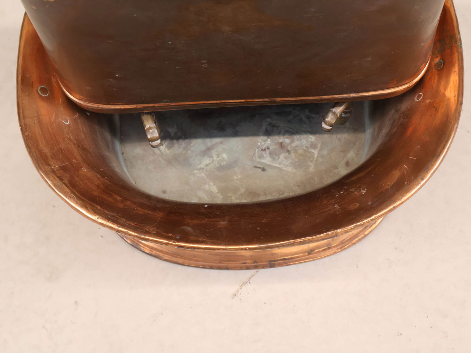 Copper and Brass Lavabo - 3