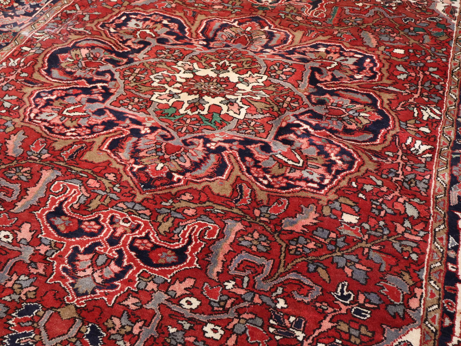 Heriz Carpet - 9