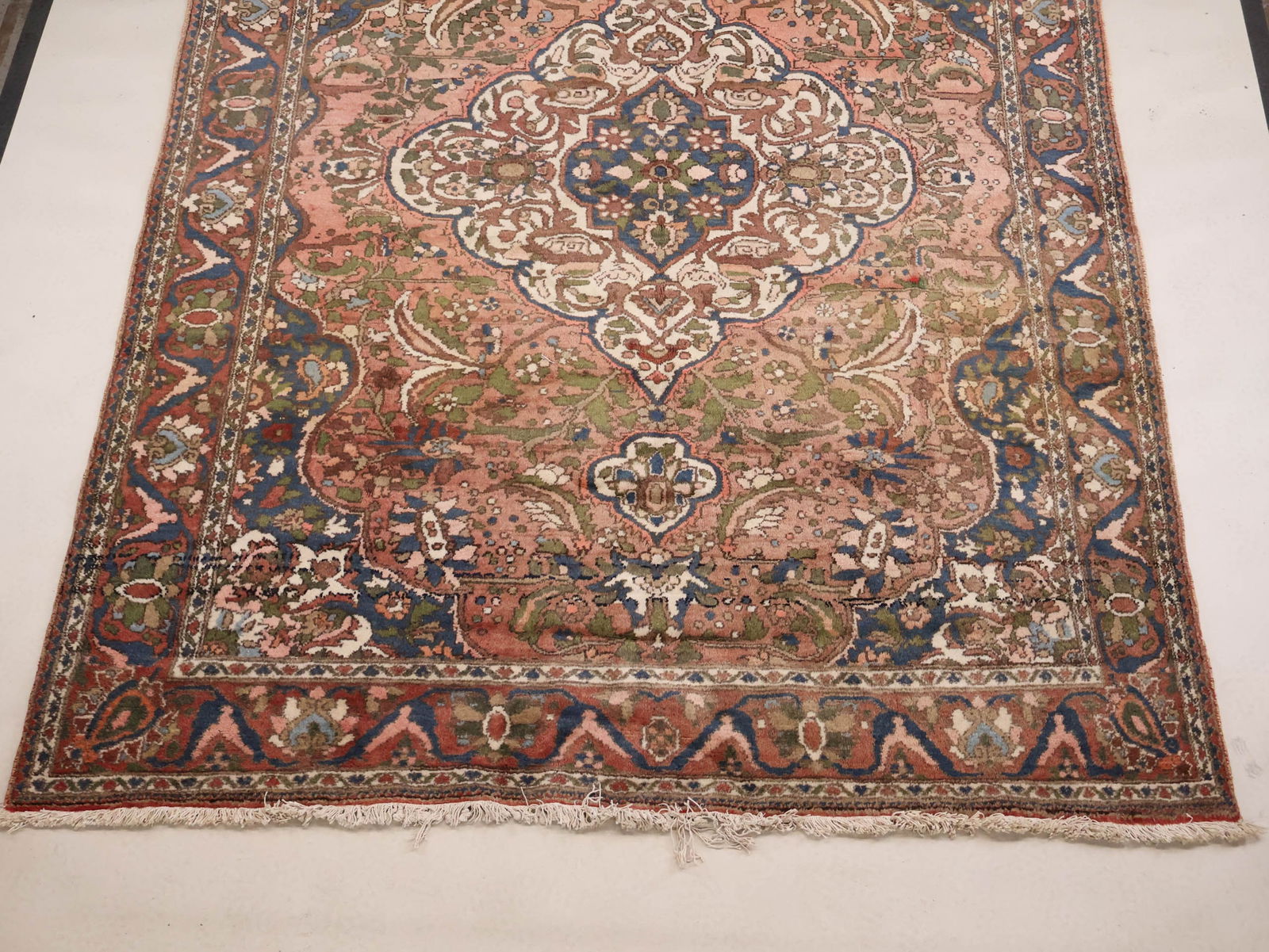 Bakhtiari Carpet - 4