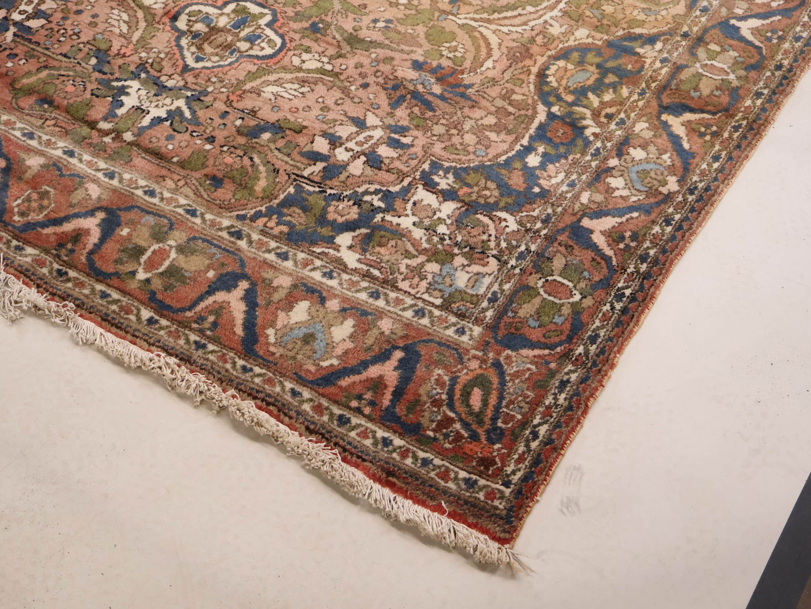 Bakhtiari Carpet - 5