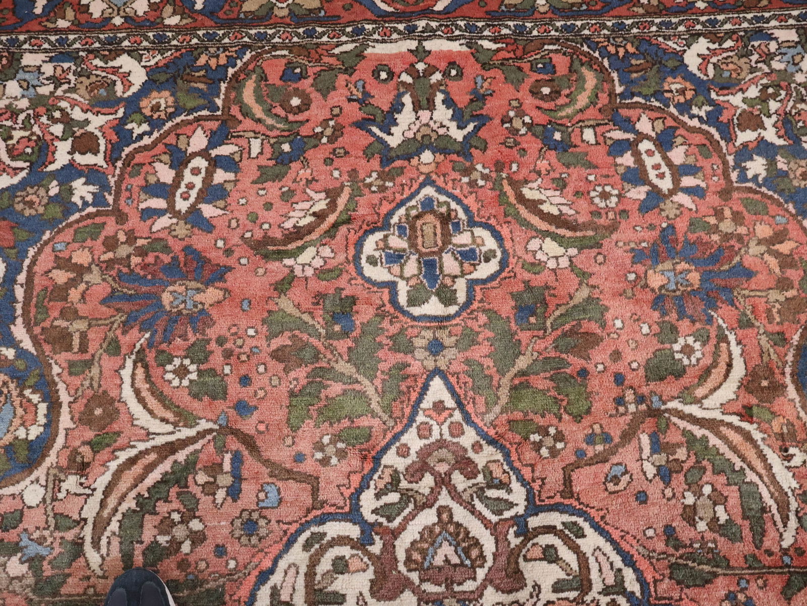 Bakhtiari Carpet - 9
