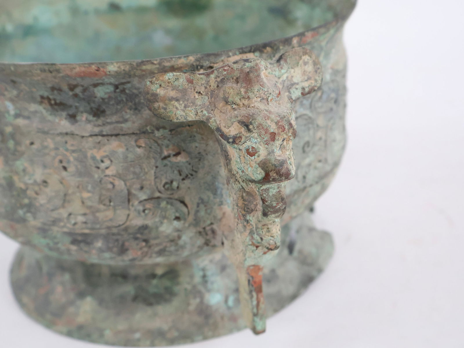 Chinese Archaic Bronze Gui - 4
