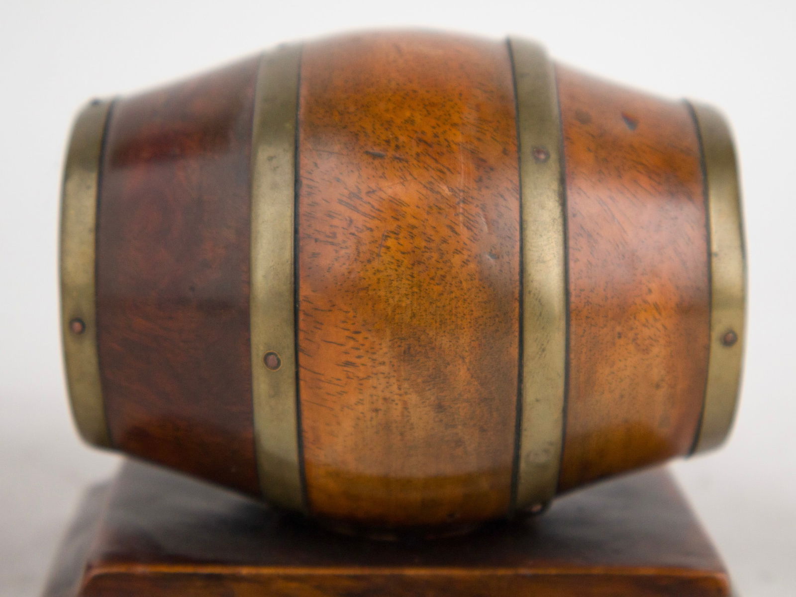 Treen Barrel Form String Holder - 4