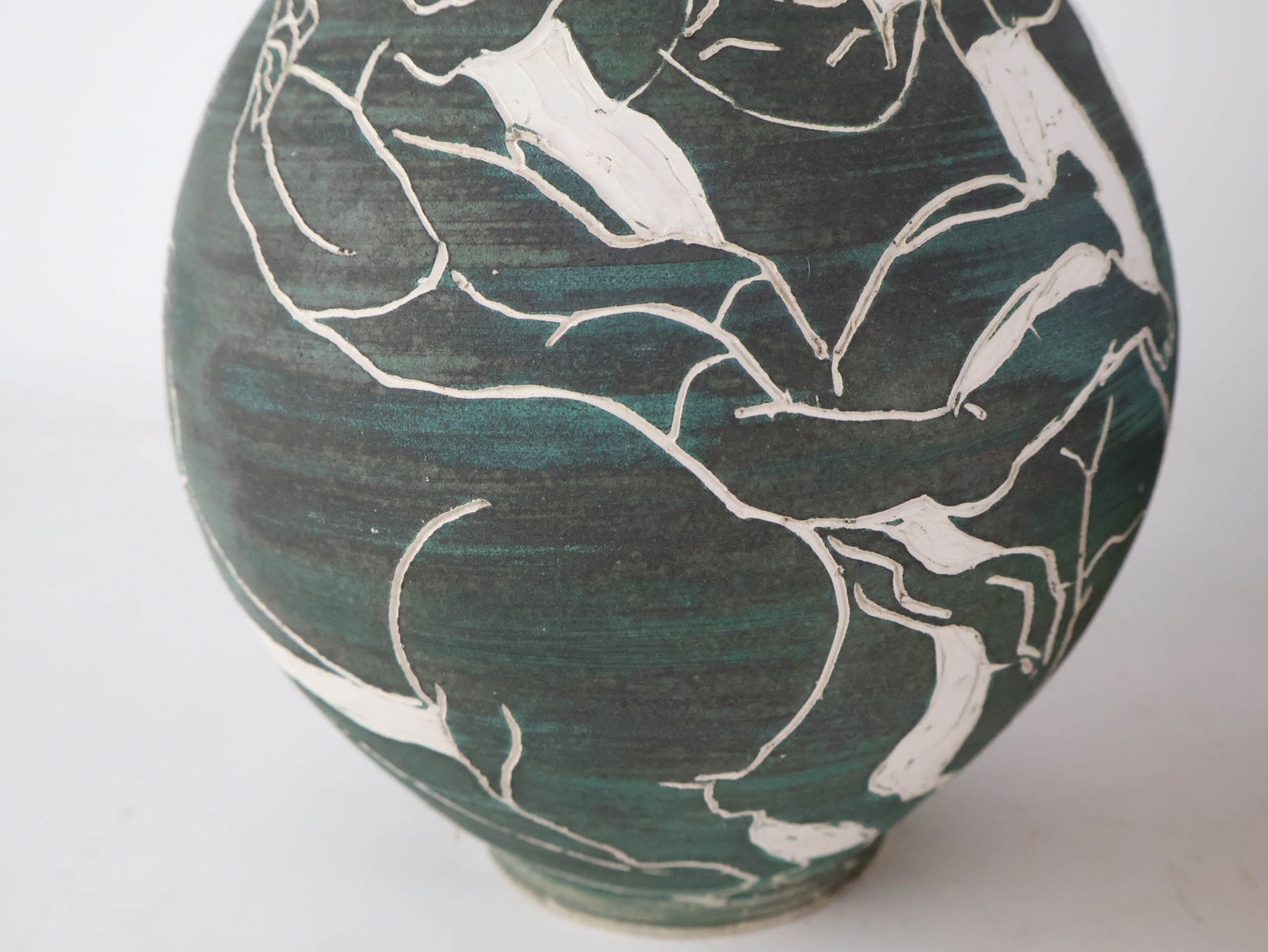 Four Classically Decorated Ceramic Vessels - 3