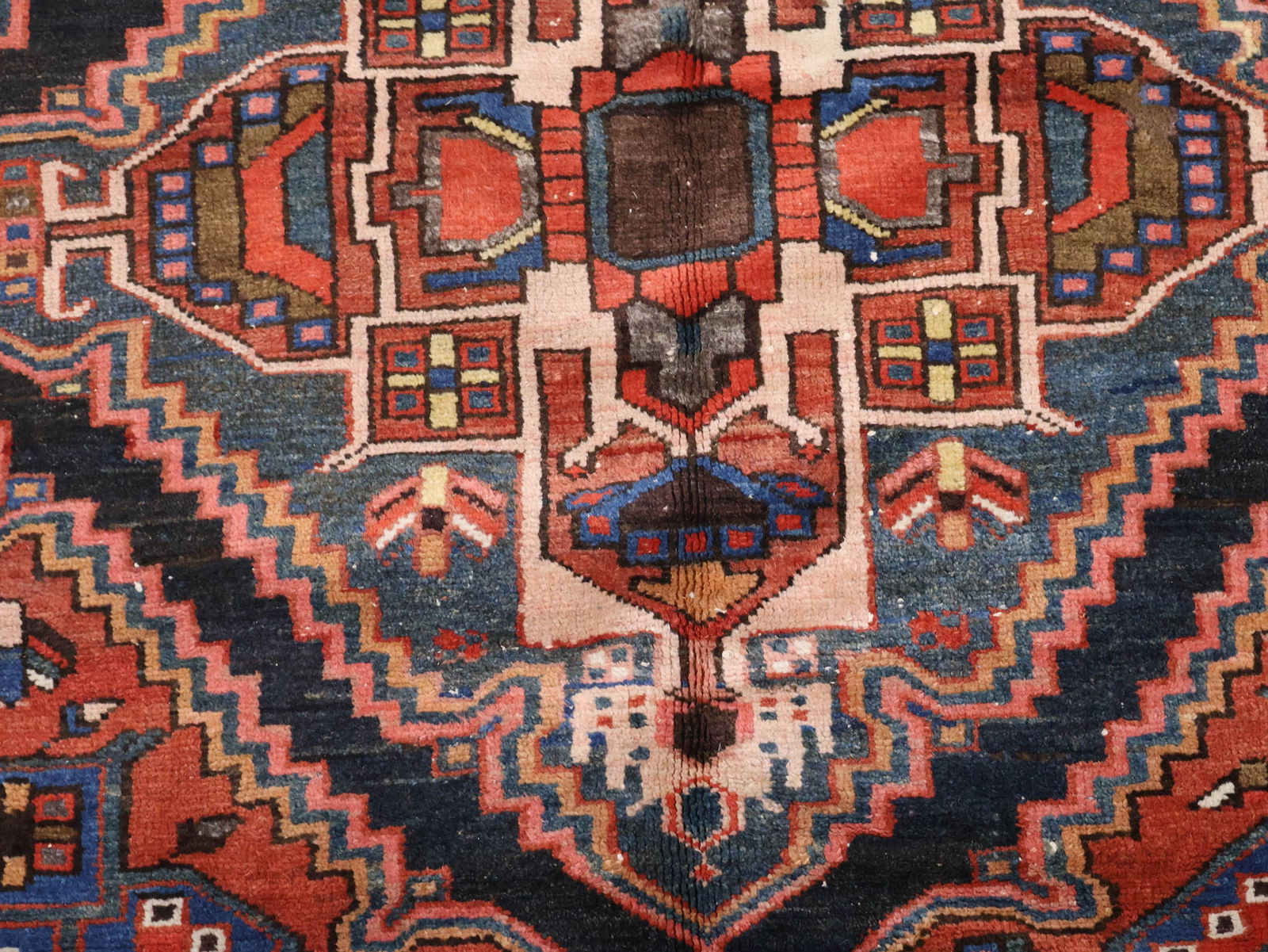Bakhtiari Rug - 9