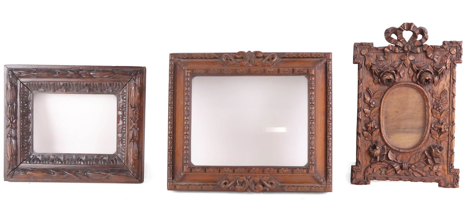 Three Carved Oak and Mahogany Picture Frames (1 of 11)