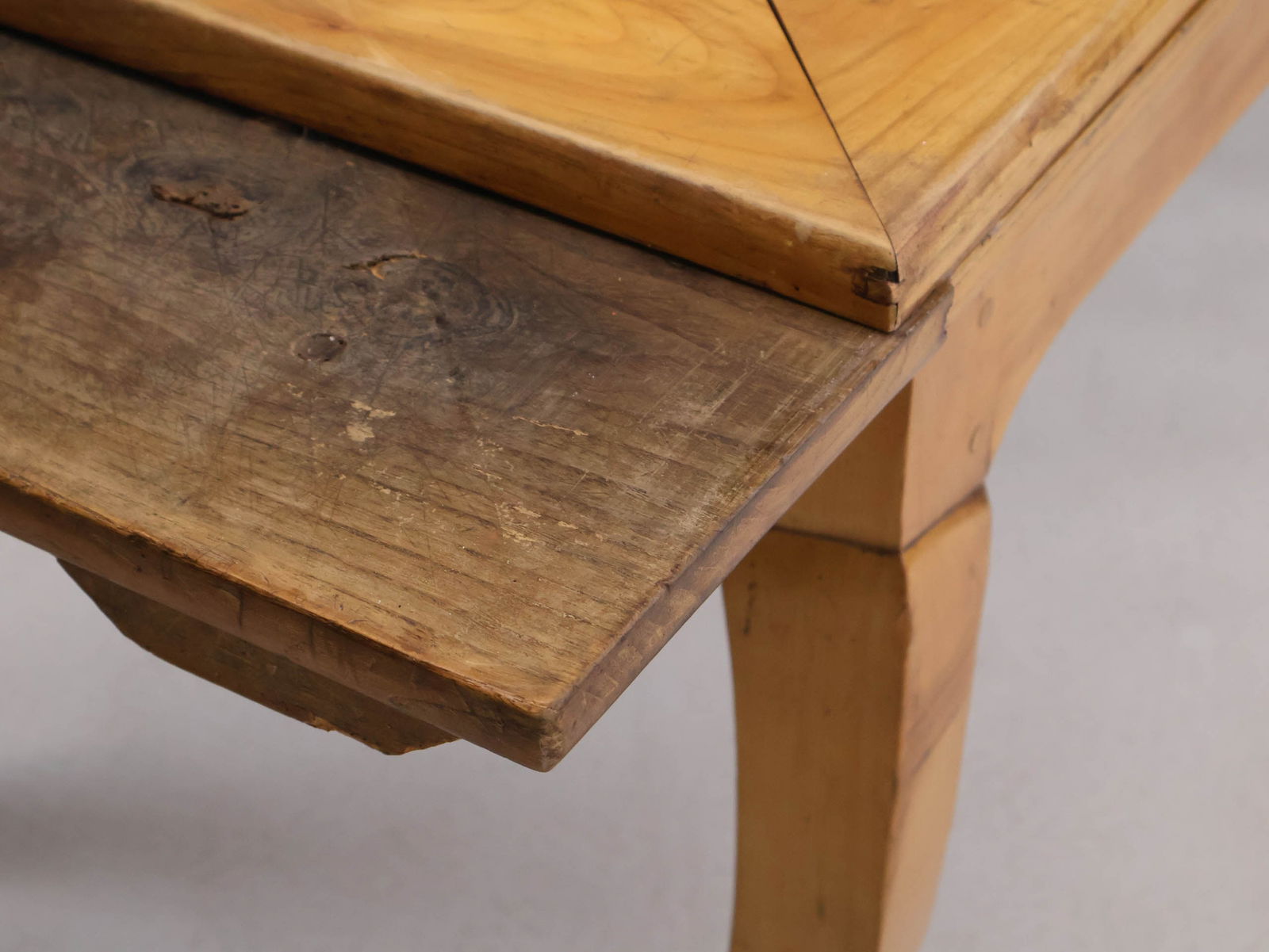 French Provincial Style Walnut Dining Table - 10