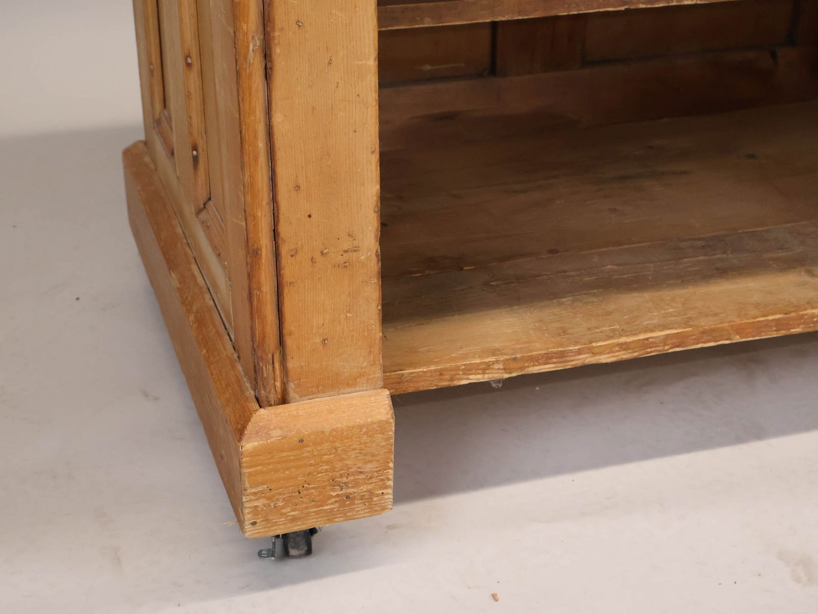 English Pine Sideboard - 4