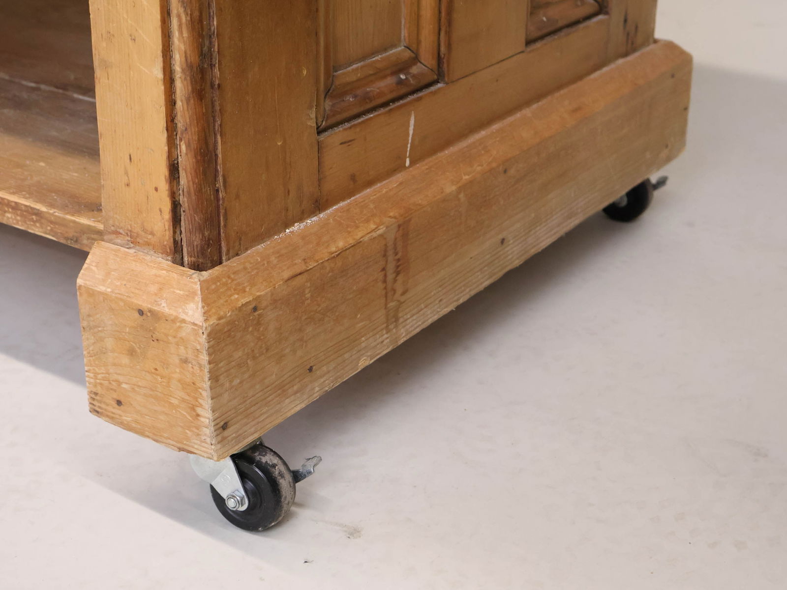 English Pine Sideboard - 8