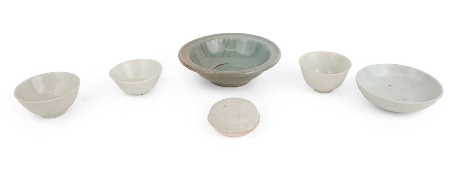 Group of Six Chinese Ming Dynasty items (1 of 10)