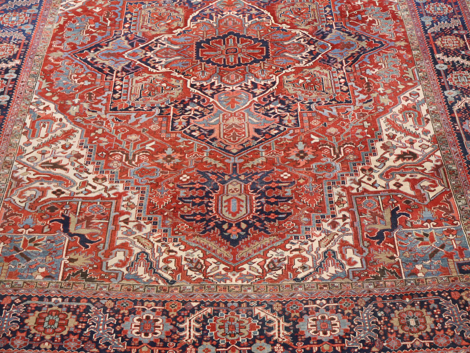 Heriz Carpet - 4