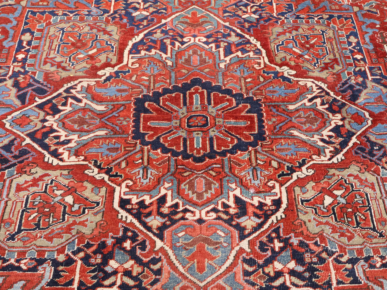 Heriz Carpet - 8
