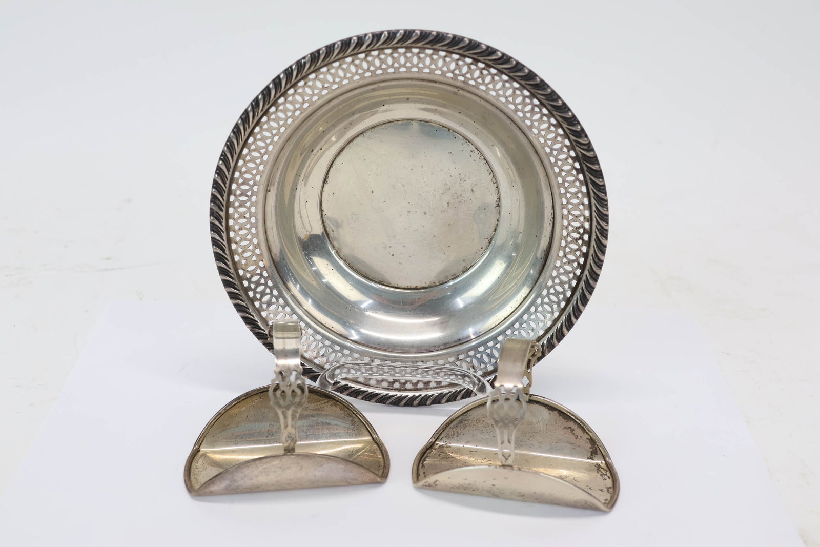 Pair of Lunt Sterling Silver Chippendale Bon Bon Bowls (1 of 8)