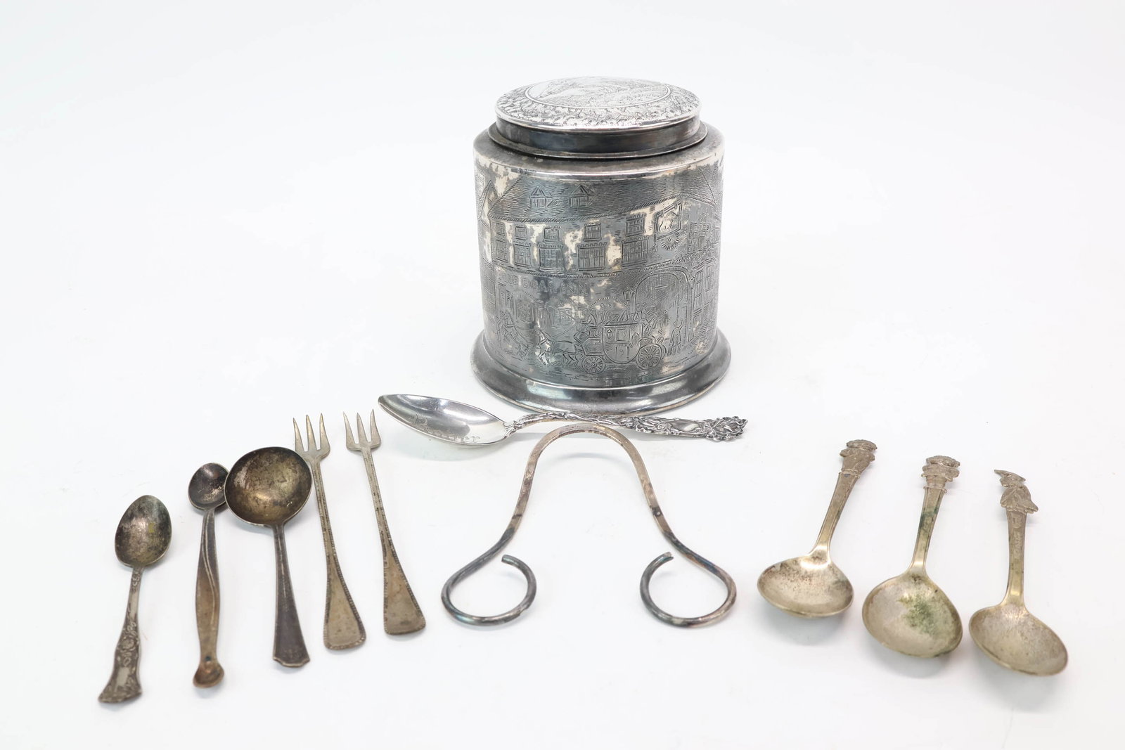 Vintage Silverplated Blue Boar Inn Humidor Can (1 of 12)