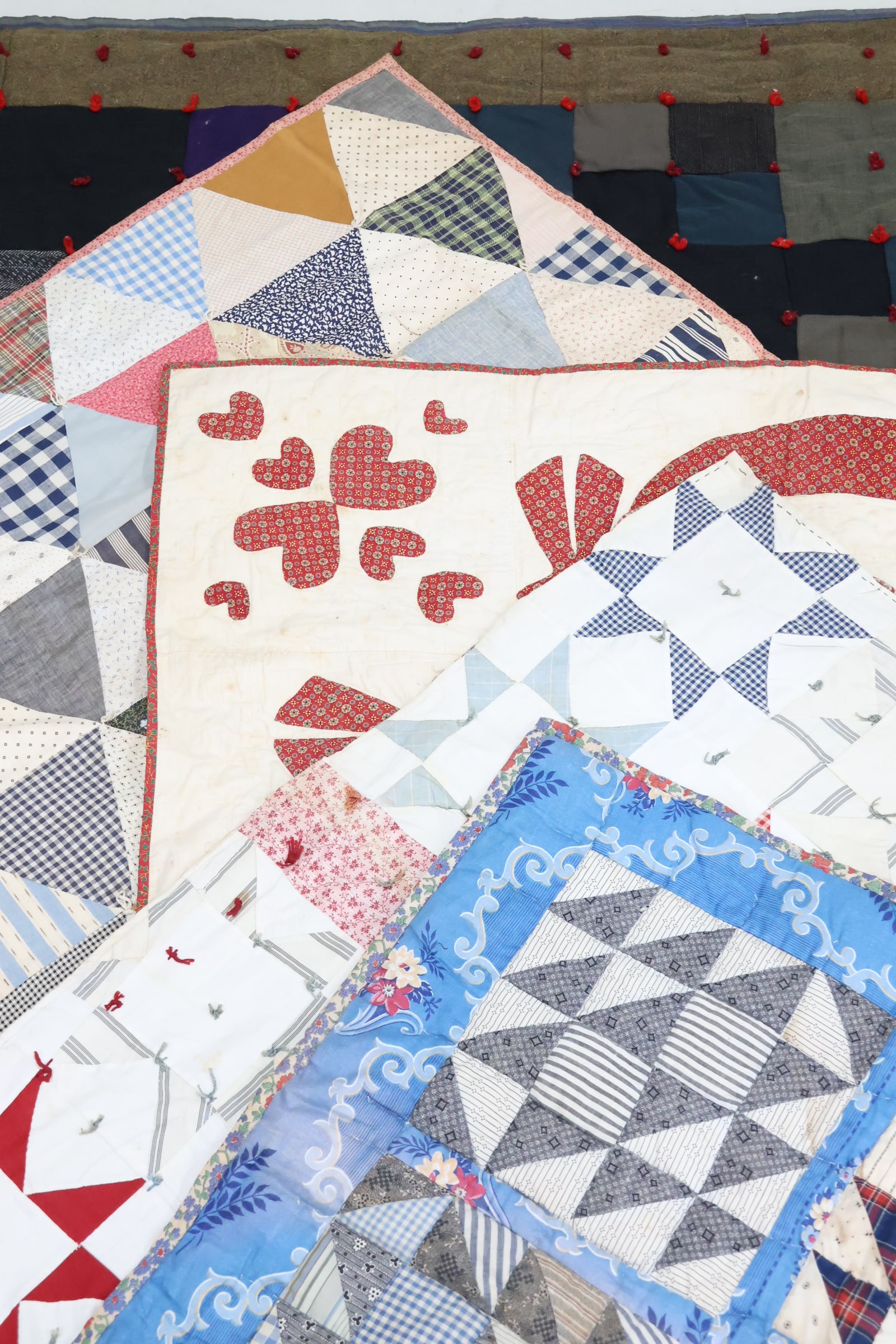 Group of Five Vintage Assorted Quilts (1 of 16)