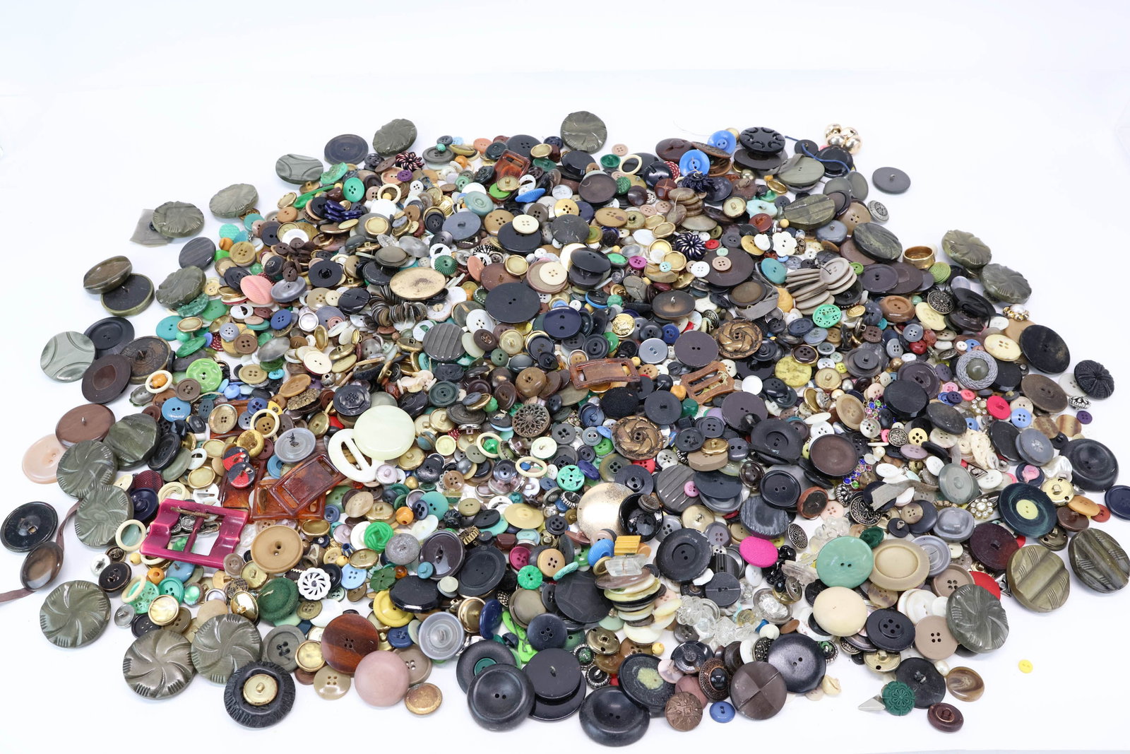 Vintage Group of Assorted Buttons (1 of 20)