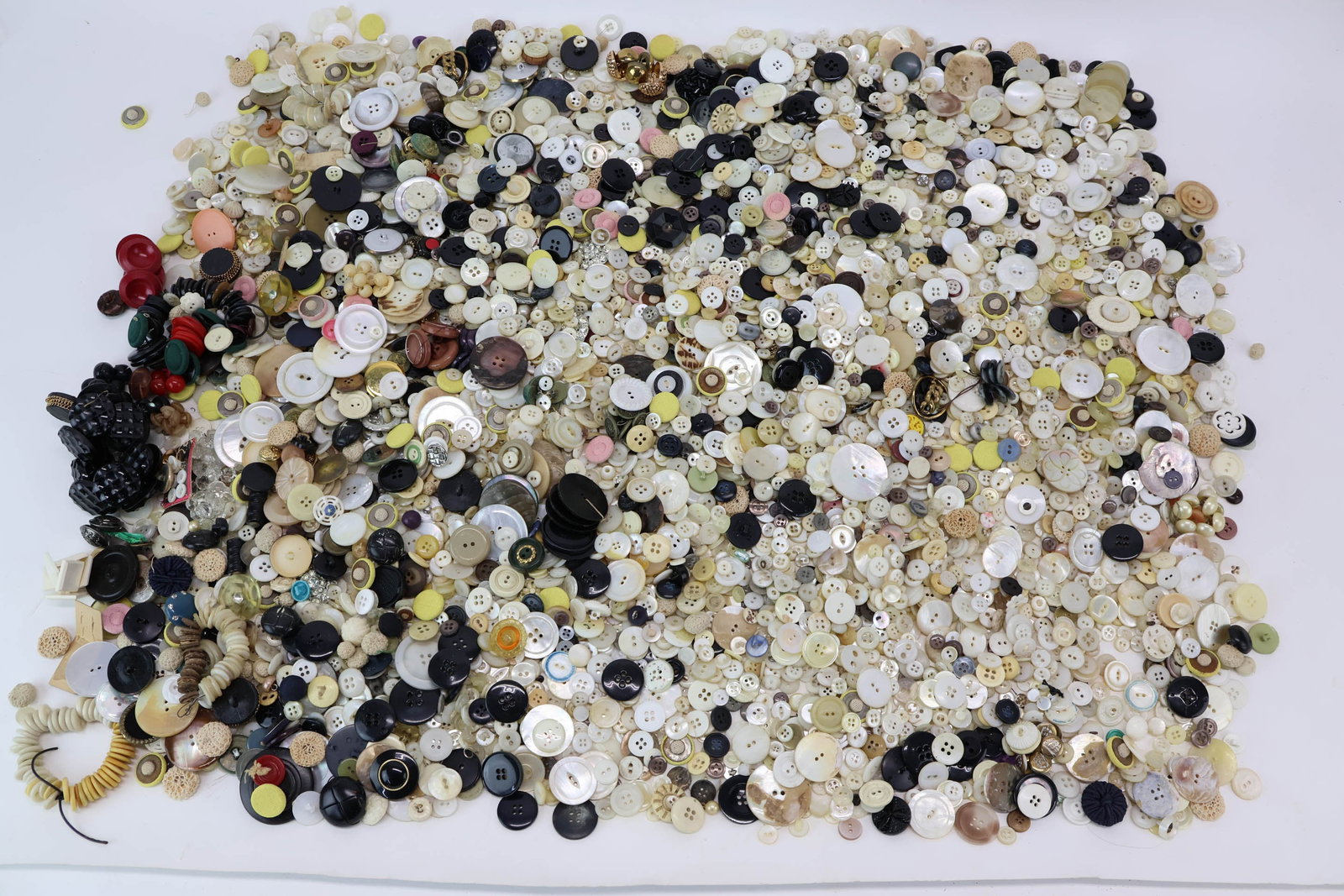 Vintage Group of Assorted Buttons (1 of 19)