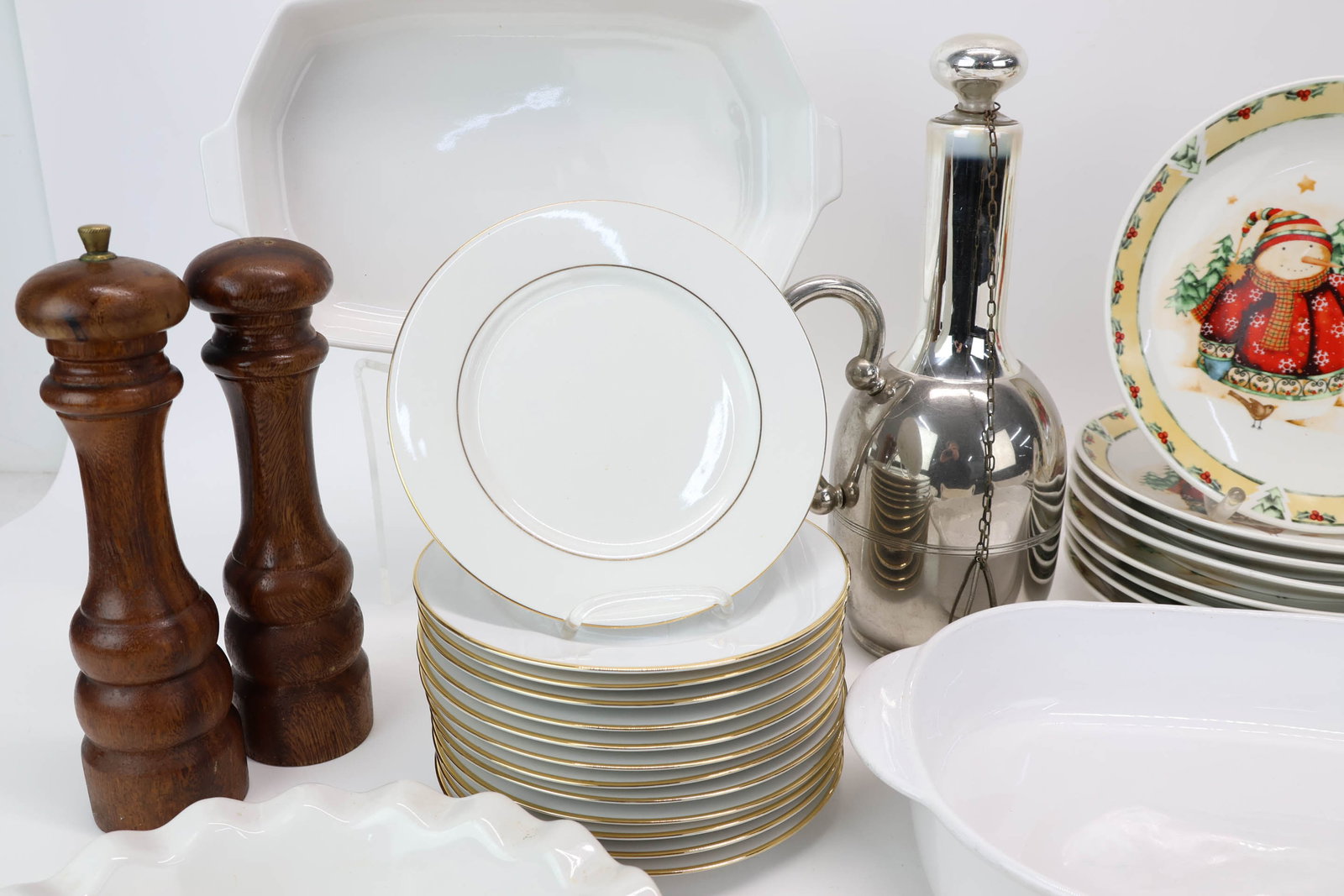 Group of Assorted Kitchenware Articles - 6