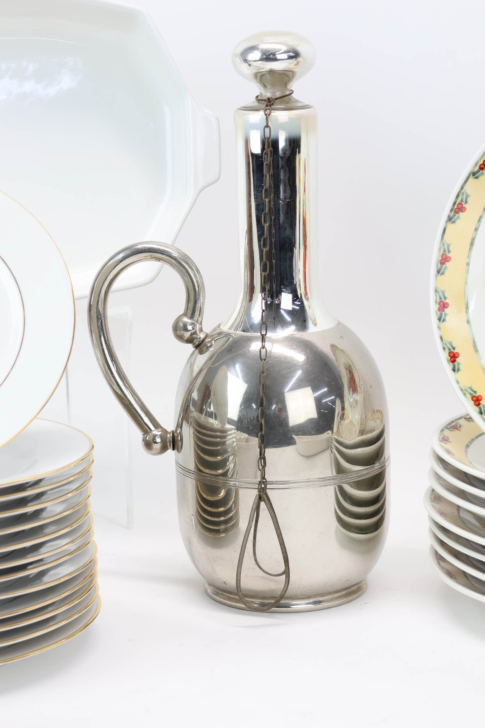 Group of Assorted Kitchenware Articles - 7